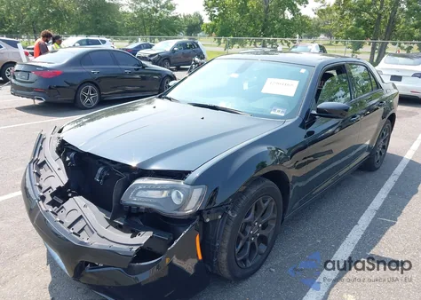 2019 Chrysler 300 Touring Awd z USA, uszkodzony, nr VIN 2C3CCARG5KH700982